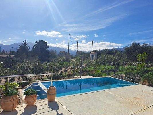 Kreta – Modernes Neubauhaus mit privatem Pool und Bergblick