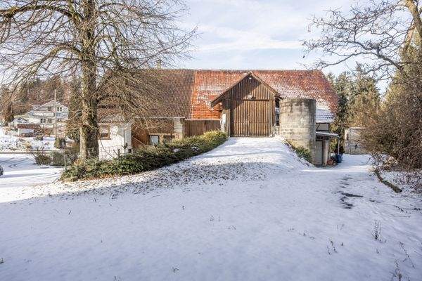 Wohnhaus mit Scheune