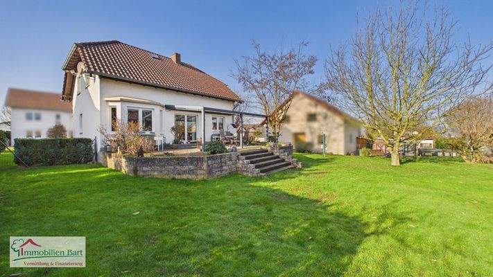 Terrasse mit Zugang zum Garten