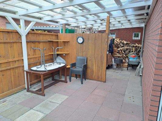 überdachte Terrasse