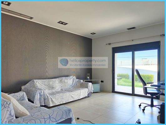 b8305eca312d4656806dffe7302a44ab-original