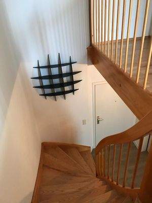 Blick ins Erdgeschoss mit der Eingangstür