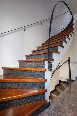 Interne Treppen geleitet Sie in die Wohnung