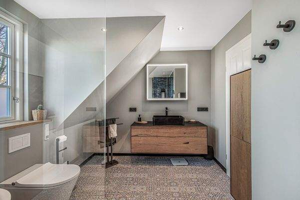 Hauptbadezimmer DG Ansicht II