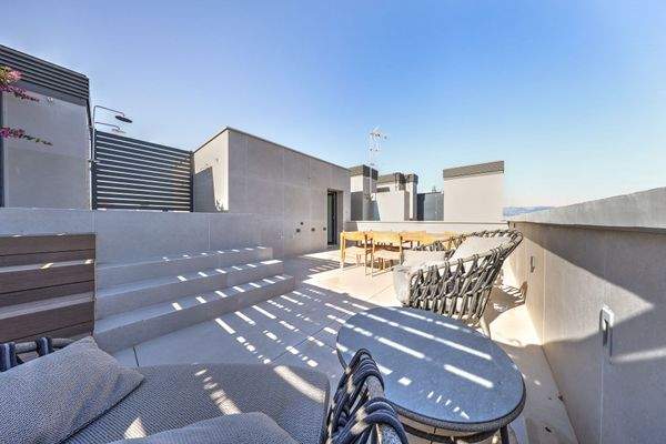 Private Dachterrasse mit Pool