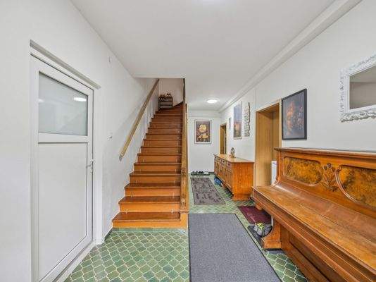 Treppenhaus Aufgang zum OG