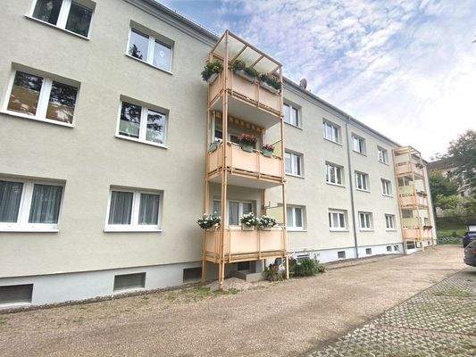 Zufahrt mit Stellflächen