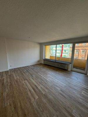 Wohnzimmer mit Balkon