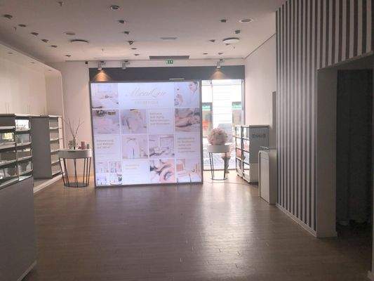 Blick zum Schaufenster.jpg