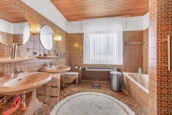 Badezimmer im Erdgeschoss