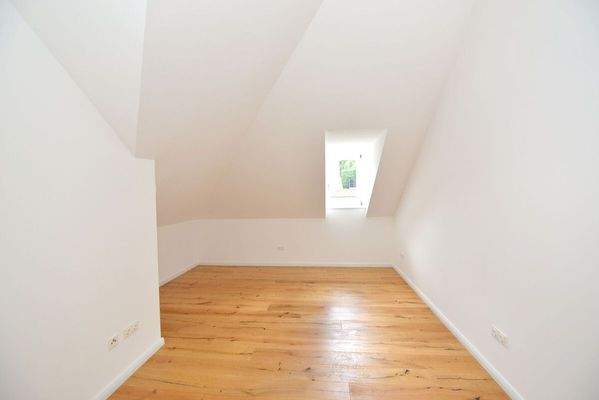 DG Kleines Zimmer im Dachgeschoss