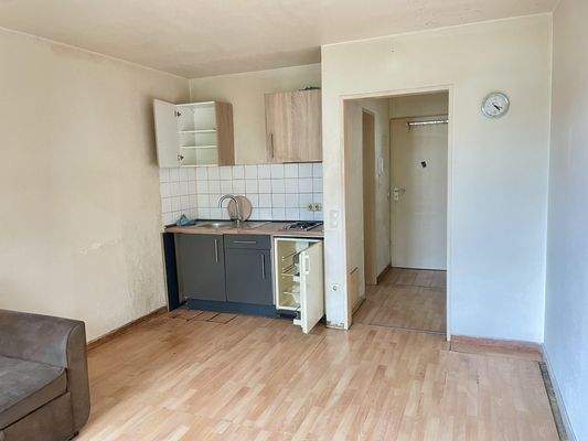 Zimmer mit Küchenansicht