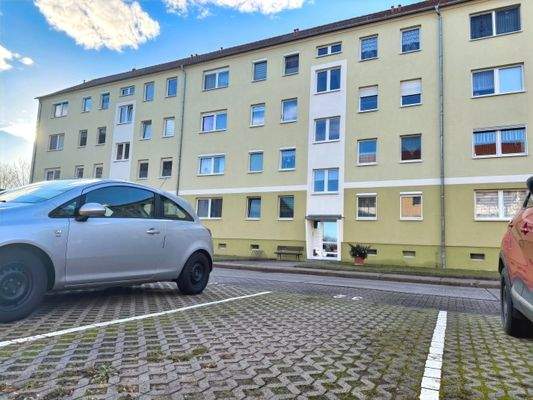 Eigener Stellplatz direkt vor Eingang