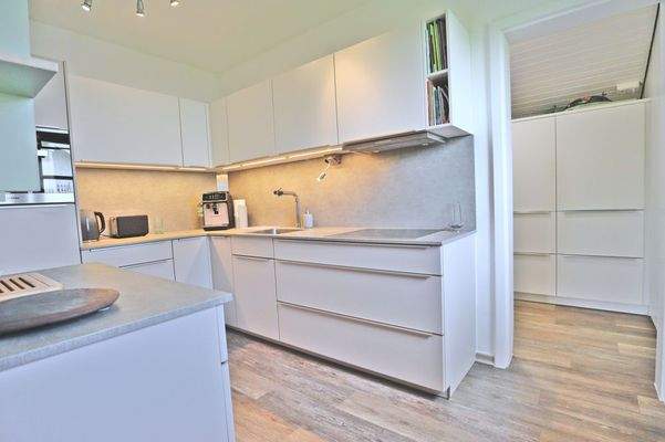 Küche mit Speise-/ Abstellkammer EG