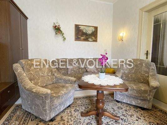 Geräumiges Wohnzimmer