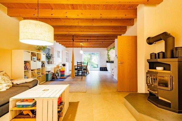 Wohnzimmer mit Kamin EG