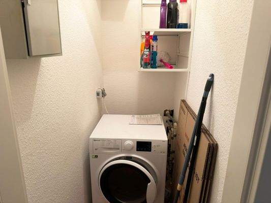Abstellraum mit Waschmaschine