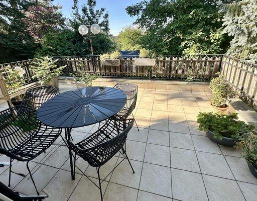 Hochparterre Terrasse