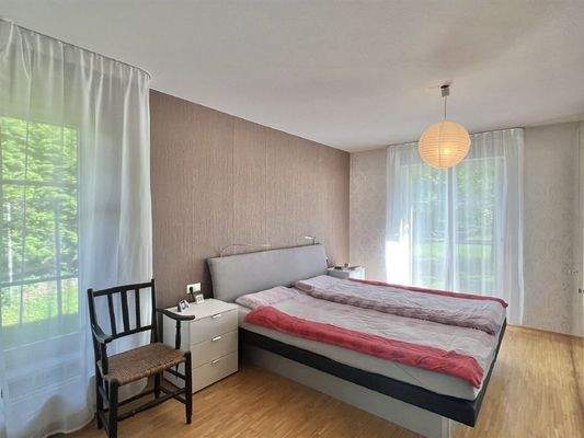 Helles Schlafzimmer im EG