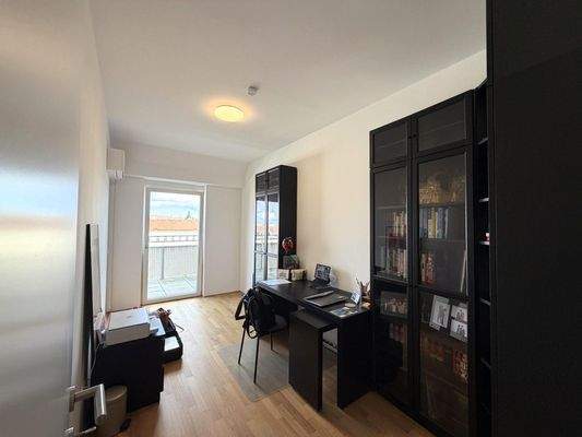 Büro/Schlafzimmer 2/4 mit Wandschränke/klimat.