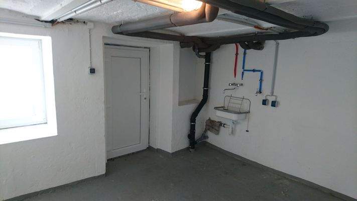 21 Keller Waschraum.JPG