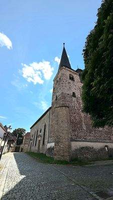 A von kirche aus links