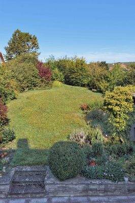 Blick in den Garten hoch