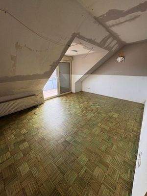 Wohnzimmer mit Balkon