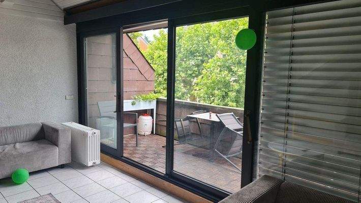 Wohnzimmer  Loggia zur WE (1)