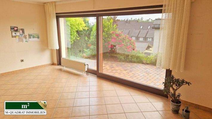 Zimmer 2 mit Schiebetür zur Terrasse 