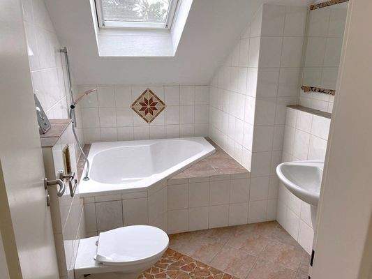 Wohnung DG Wannenbad mit Tageslicht