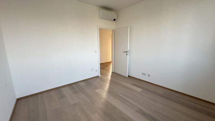 20241108_141342684_iOS