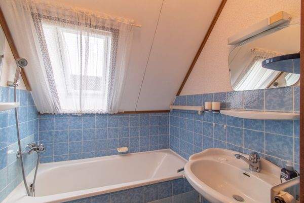 Wannenbad im Dachgeschoss