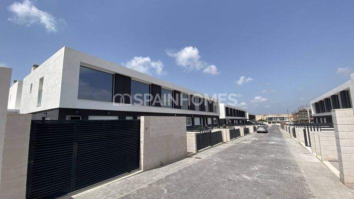 Modernly Designed Duplex Houses in Gran Alacant