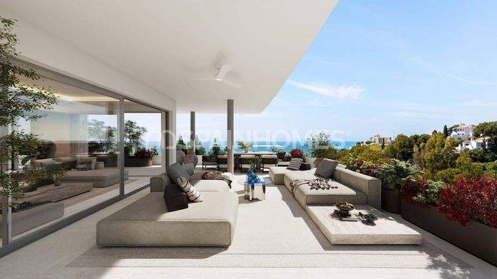 Beachside Sea-View Flats with Pool and Parking in Benalmadena