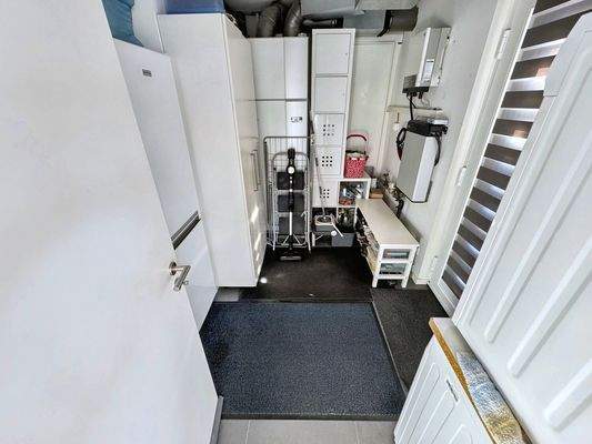 EG HW Raum mit Außenzugang