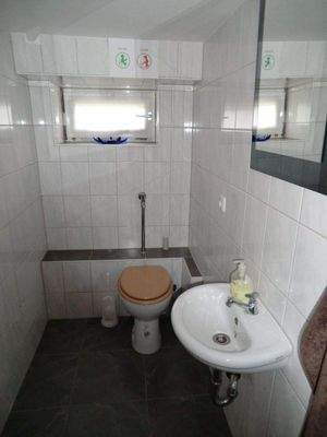 DH: Party-Raum-Kellertoilette.JPG