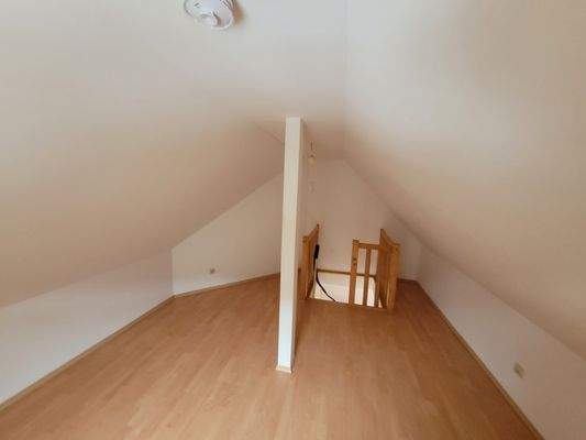 Schlafzimmer 2 DG.jpg