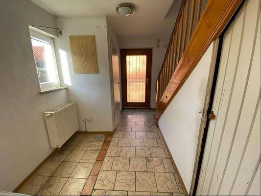 Eingangsbereich und Treppenzugang