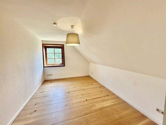 Haus vorne links Kinderzimmer