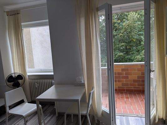 Wohnzimmer Blick nach draußen.jpg