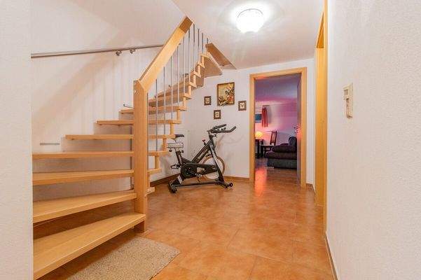 Treppenaufgang Keller - Blick zum Gästezimmer