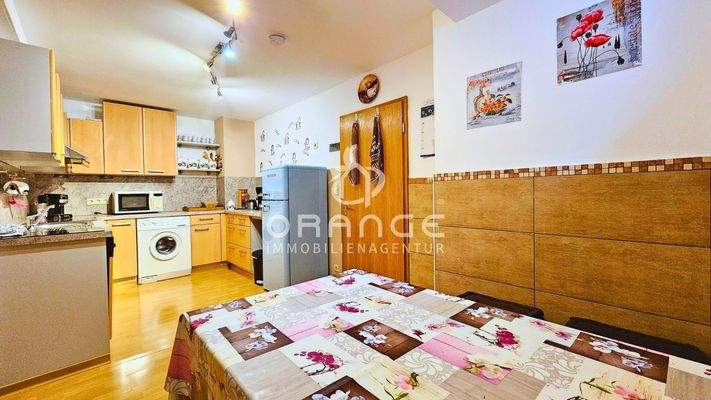 UG: Einbauküche mit Waschmaschine