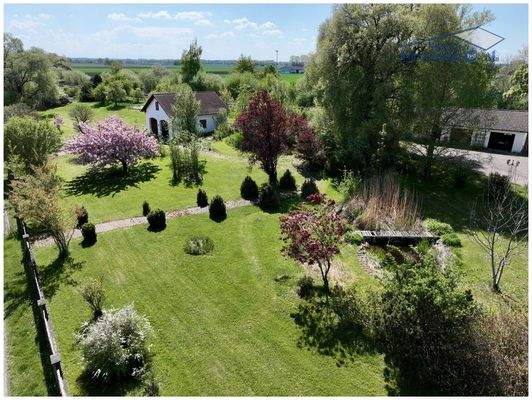 Wunderschöner, parkähnlicher Garten