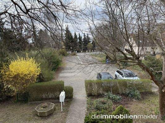 Parkplätze vor dem Haus