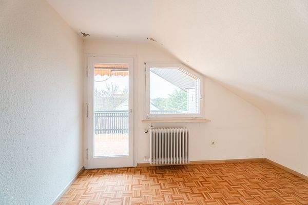 DACHGESCHOSSZIMMER MIT BALKON