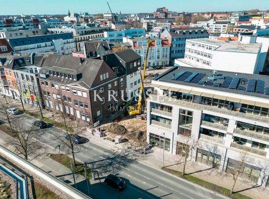 ... und eine Gewerbefläche im Erdgeschoss