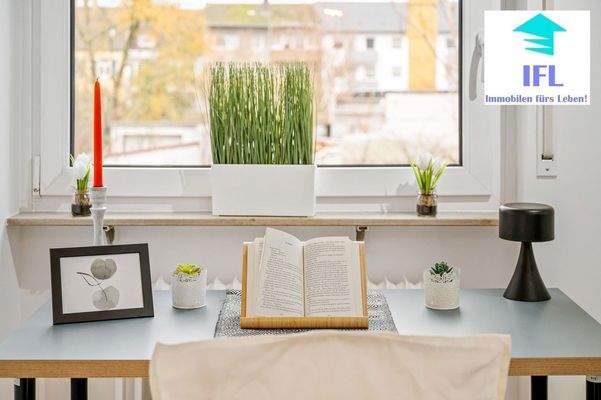 Schreibtisch im Arbeitszimmer