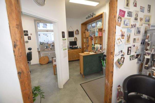 Empfang mit Trennwand sep. Raum