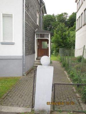 Hauszugang und zum Gartenbereich